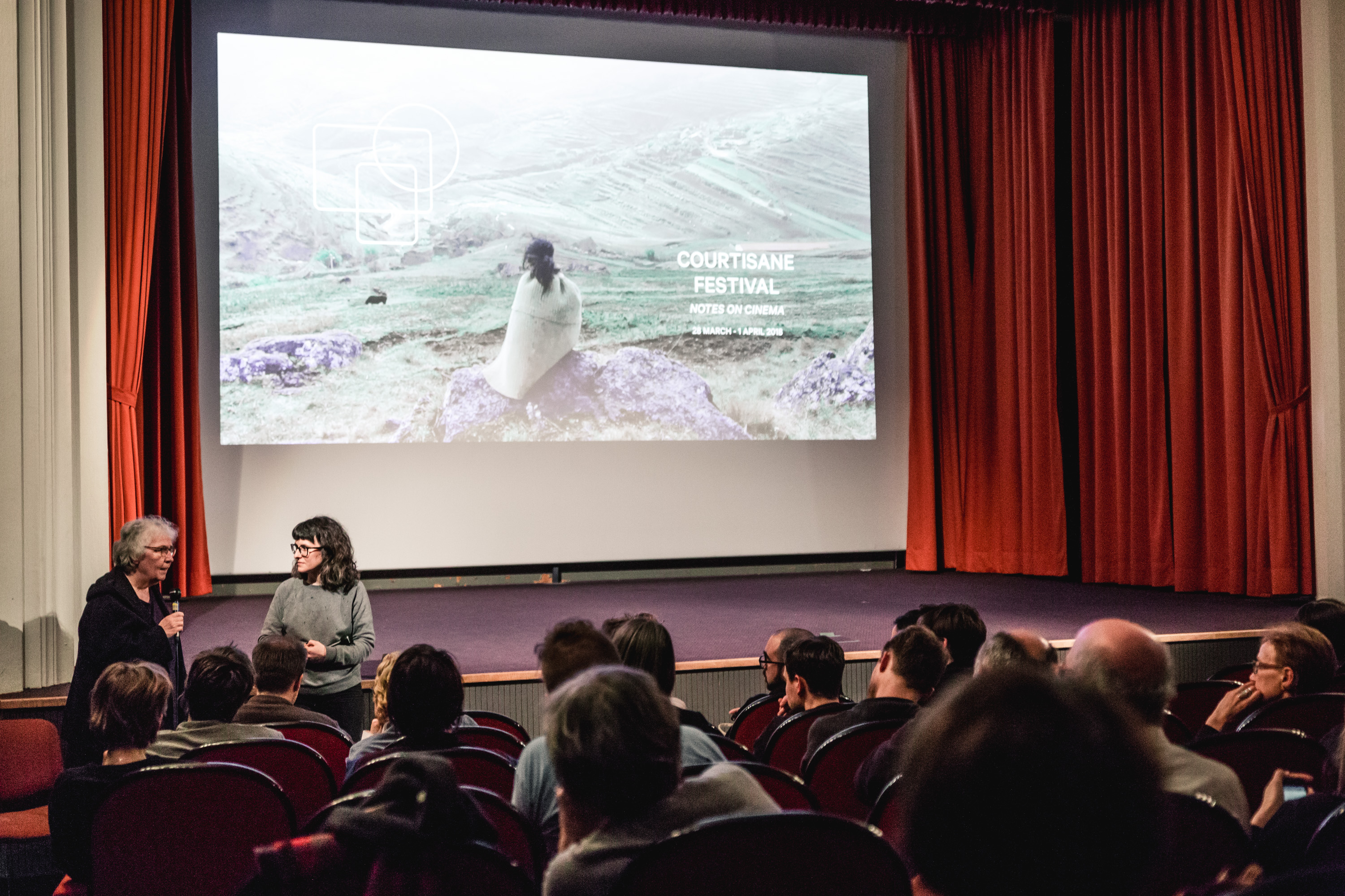 Courtisane in Filmzaal Paddenhoek