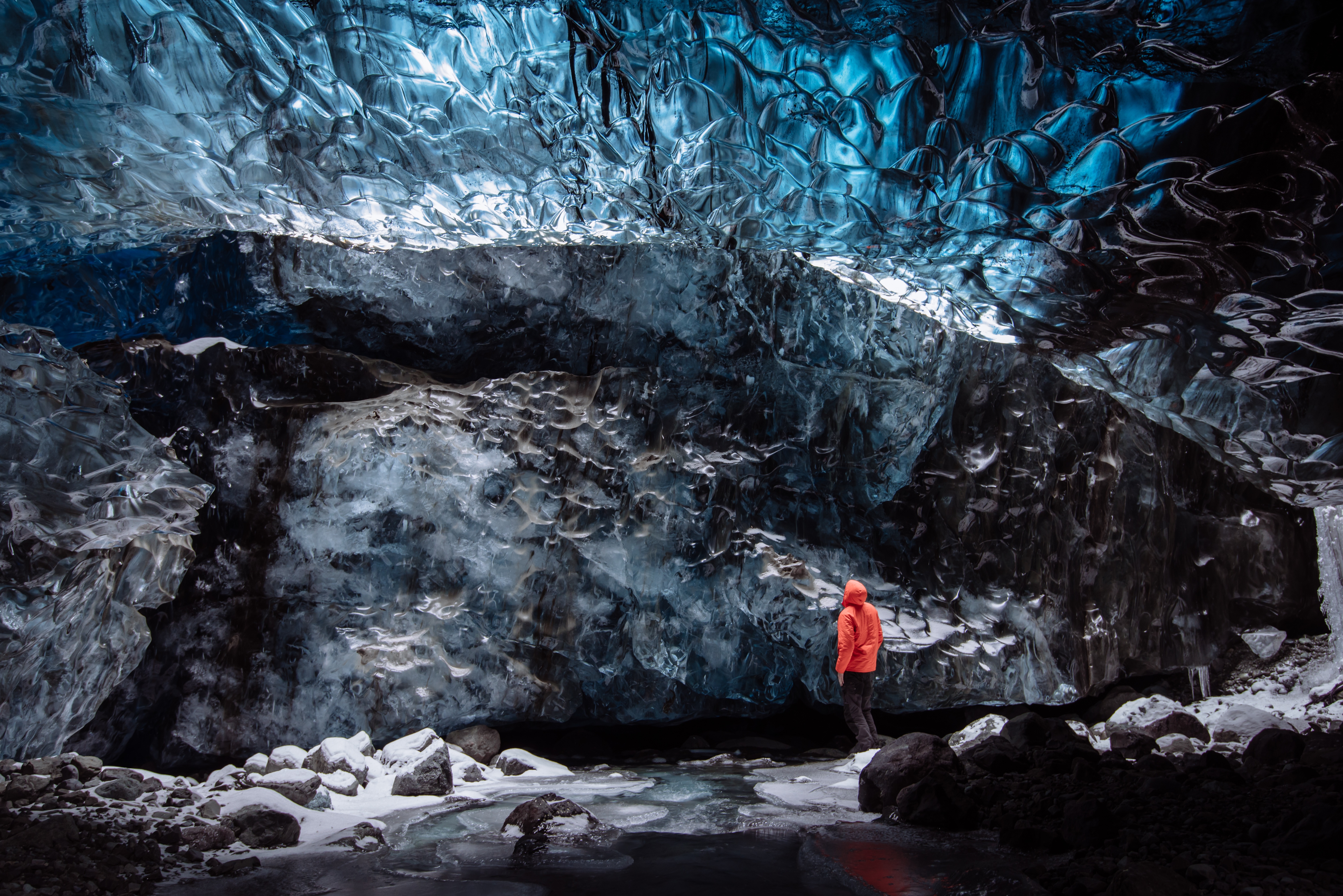 Почему в пещерах холодно. Ледяная пещера Исландия. Ледяная пещера Кодзяма. Ледники Исландии пещеры. Балькальские ледяные пещеры.
